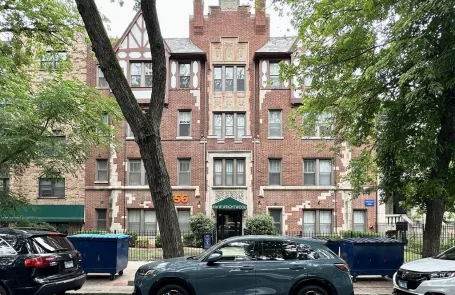 1 Bedroom Lincoln Park Apartment