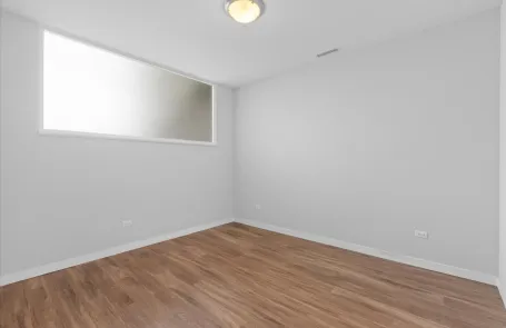 2 Bedroom Ravenswood Apartment