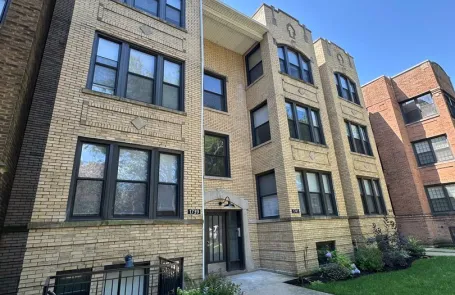 2 Bedroom Rogers Park Apartment