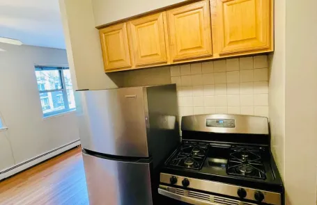 1 Bedroom Lakeview Apartment