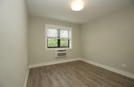 2 Bedroom Lakeview Apartment