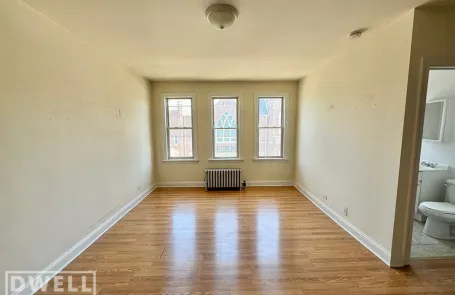 Studio Logan Square Apartment