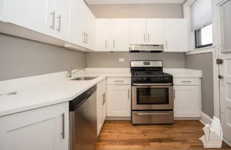 3 Bedroom Lakeview Apartment