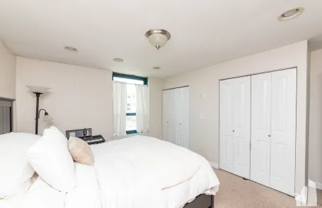 2 Bedroom Lakeview Apartment