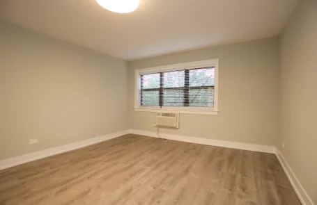 2 Bedroom Lakeview Apartment