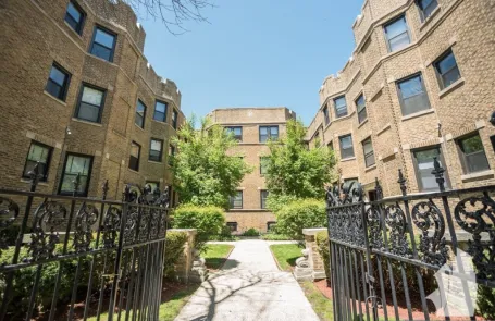 3 Bedroom Lakeview Apartment