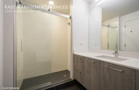 1 Bedroom Lakeview Apartment