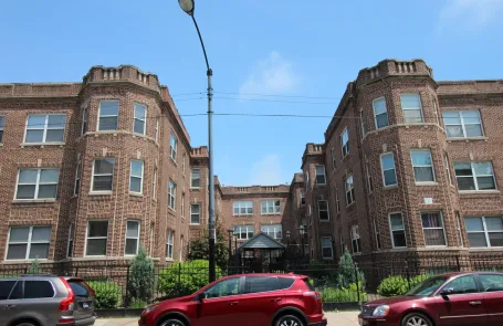 2 Bedroom Albany Park Apartment