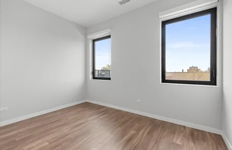 3 Bedroom Ravenswood Apartment
