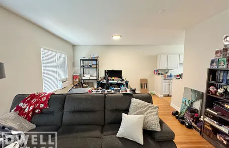 1 Bedroom Lakeview Apartment