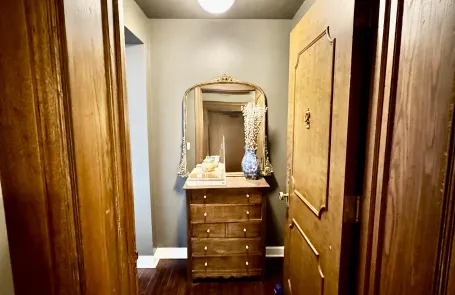 2 Bedroom Lakeview Apartment