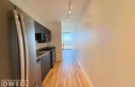 2 Bedroom Lincoln Park Apartment