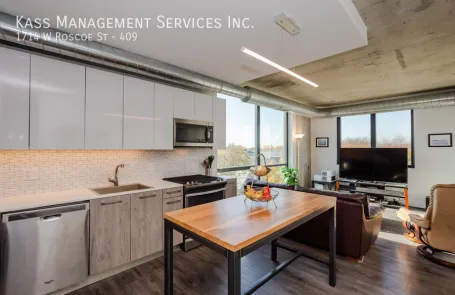 2 Bedroom Lakeview Apartment