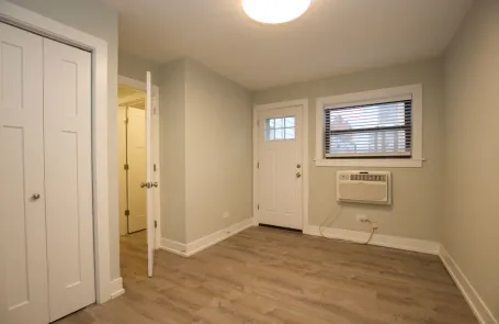 2 Bedroom Lakeview Apartment