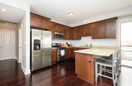 2 Bedroom West Loop Apartment