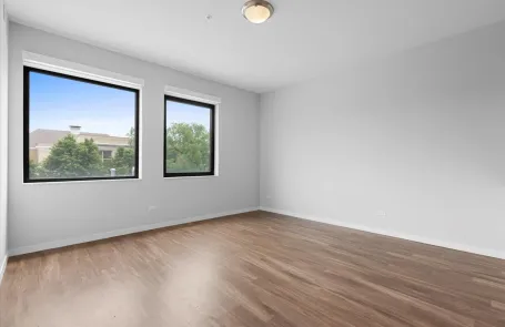 2 Bedroom Ravenswood Apartment