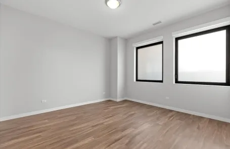 3 Bedroom Ravenswood Apartment