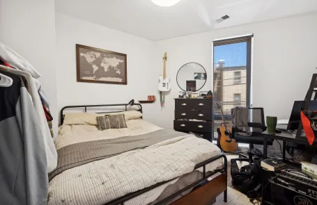 2 Bedroom Lakeview Apartment