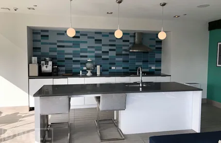 1 Bedroom Lakeview Apartment