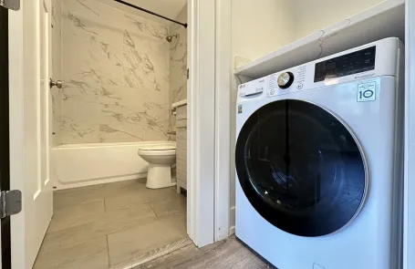 1 Bedroom Lakeview Apartment