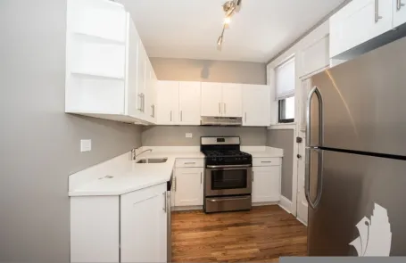 1 Bedroom Lakeview Apartment