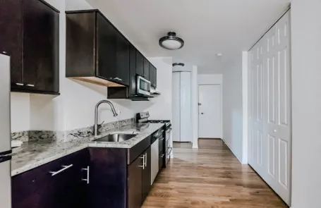Studio-1 Bedroom Lakeview Apartment