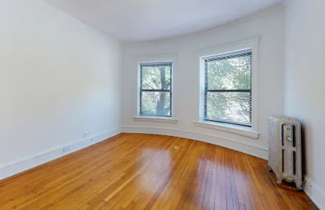 2-3 Bedroom Hyde Park Apartment