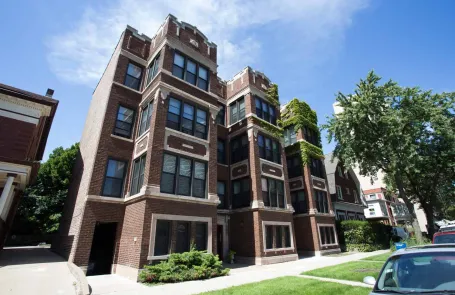 1-2 Bedroom Hyde Park Apartment