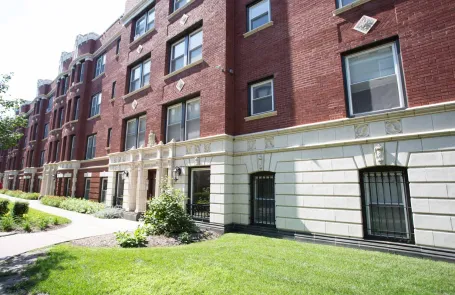 1-3 Bedroom Hyde Park Apartment