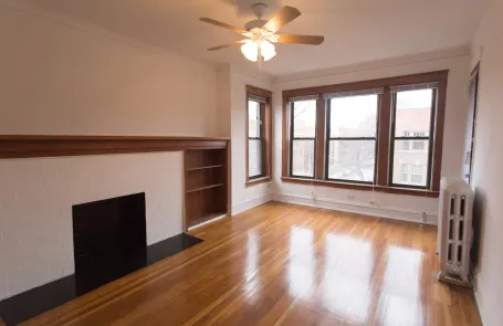 3-4 Bedroom Hyde Park Apartment