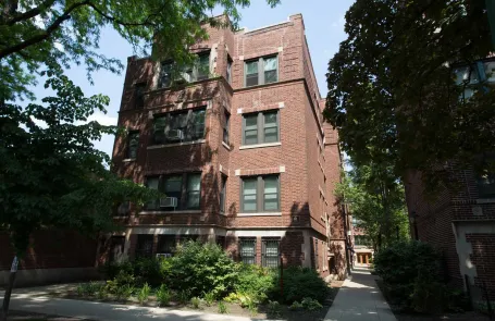 1-2 Bedroom Hyde Park Apartment