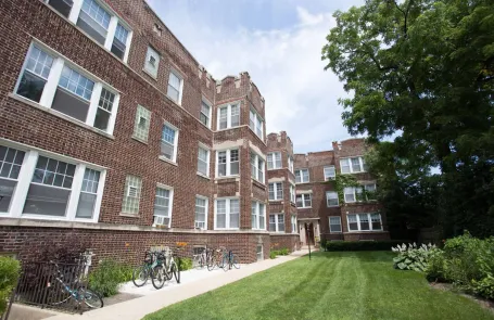 2-3 Bedroom Hyde Park Apartment