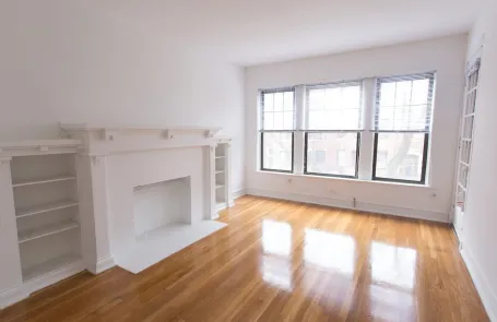 3-4 Bedroom Hyde Park Apartment