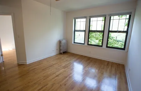 2-3 Bedroom Hyde Park Apartment