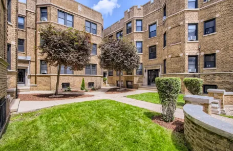1 Bedroom Lakeview Apartment