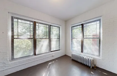 2-3 Bedroom Hyde Park Apartment