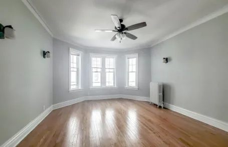 Studio Ravenswood Apartment