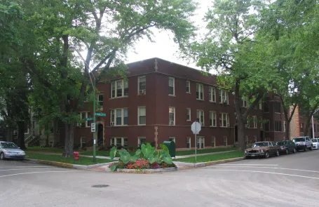 1 Bedroom North Center Apartment