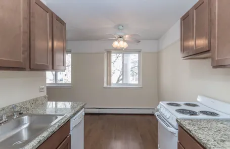 Studio-1 Bedroom Edgewater Apartment