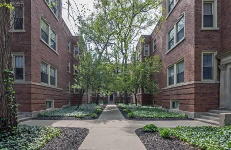 1 Bedroom Uptown Apartment