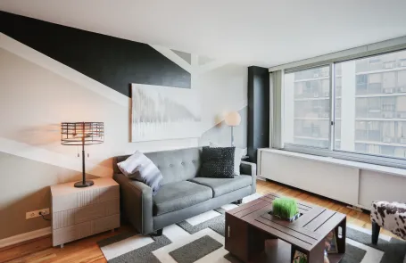 Studio-1 Bedroom Uptown Apartment