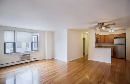 Studio-1 Bedroom Lakeview Apartment