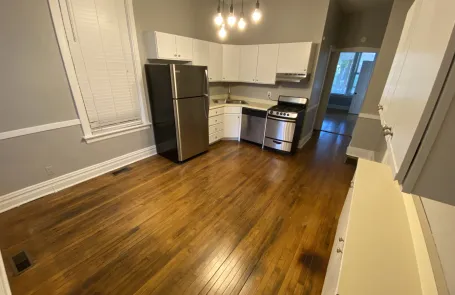 2 Bedroom Lakeview Apartment