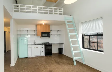 Studio-1 Bedroom Uptown Apartment