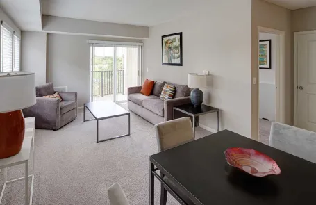 1-2 Bedroom Woodridge Apartment
