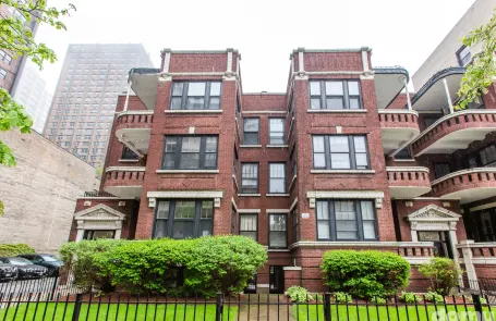 1 Bedroom Lakeview Apartment