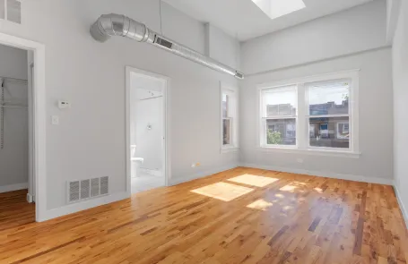 Studio Rogers Park Apartment