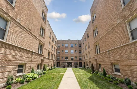 1 Bedroom Rogers Park Apartment