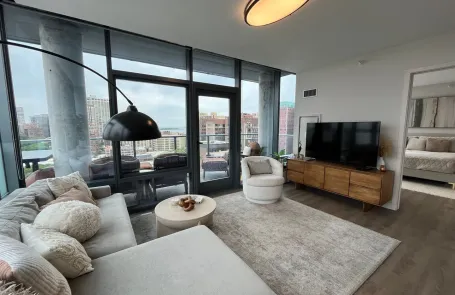 2 Bedroom Lakeview Apartment