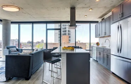 2 Bedroom Lakeview Apartment